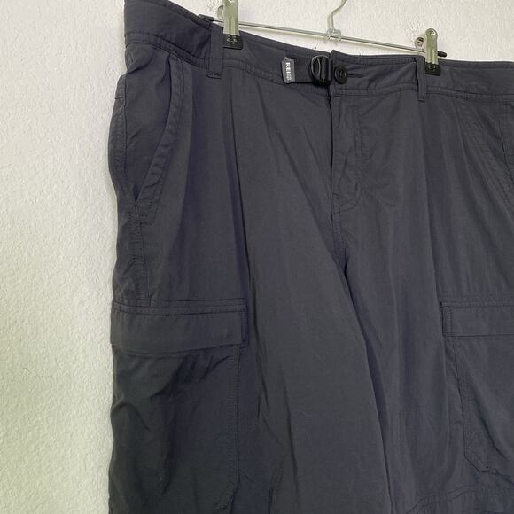 Womens REI co-op Black Relaxed Bermuda Shorts Size 14 Cargo Hiking Utility - Picture 8 of 9